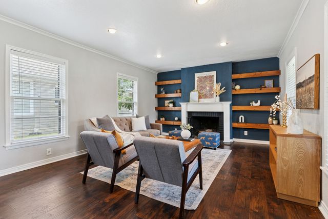 3024 5th Avenue, Fort Worth, TX 76110
