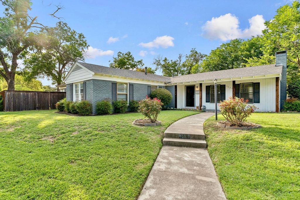 3024 5th Avenue, Fort Worth, TX 76110