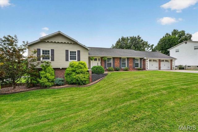 20 Shawnee Drive, St Charles, MO 63301