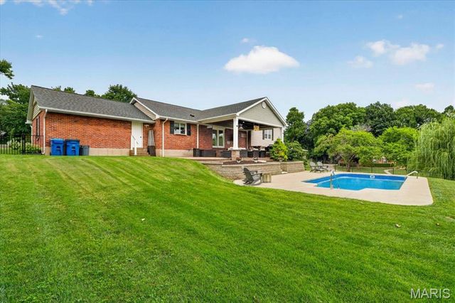 20 Shawnee Drive, St Charles, MO 63301