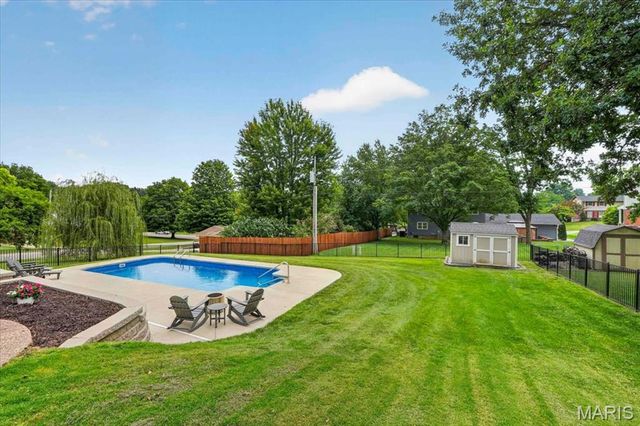 20 Shawnee Drive, St Charles, MO 63301