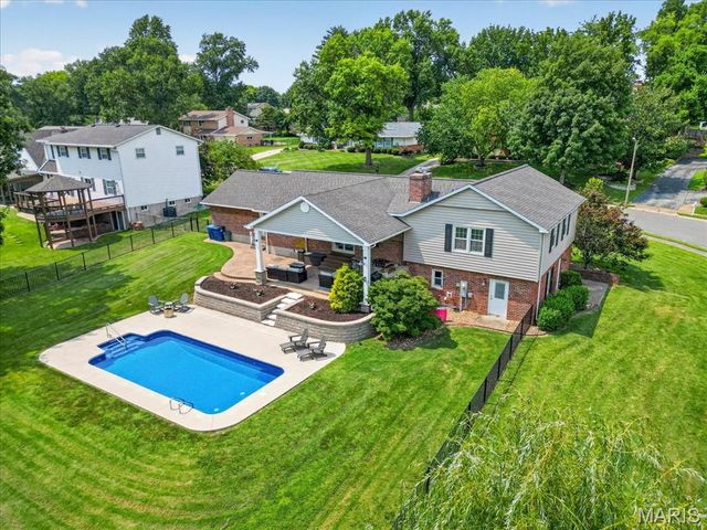 20 Shawnee Drive, St Charles, MO 63301