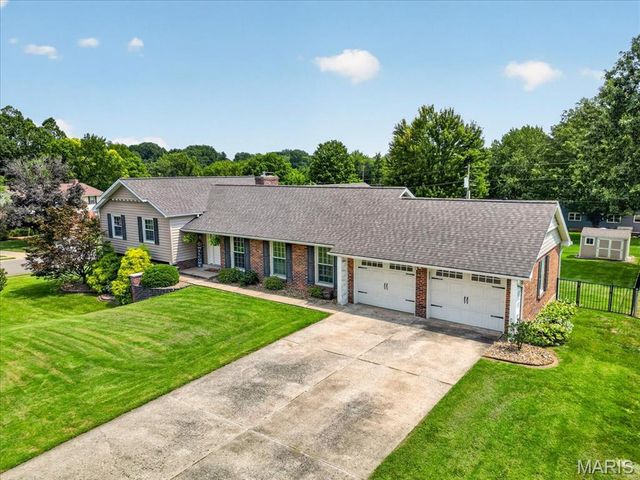 20 Shawnee Drive, St Charles, MO 63301