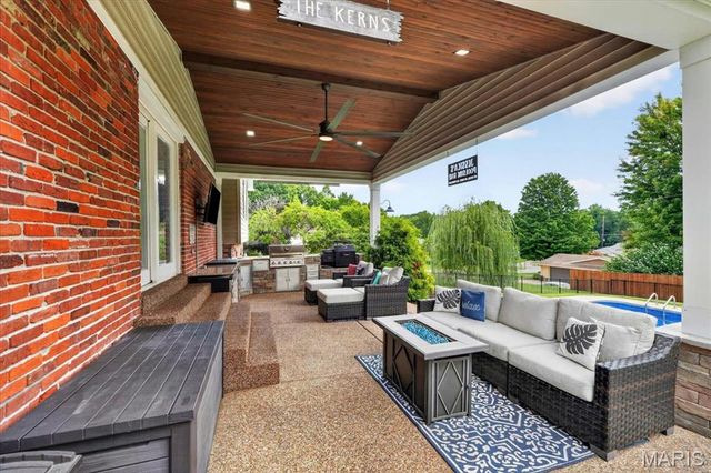 20 Shawnee Drive, St Charles, MO 63301
