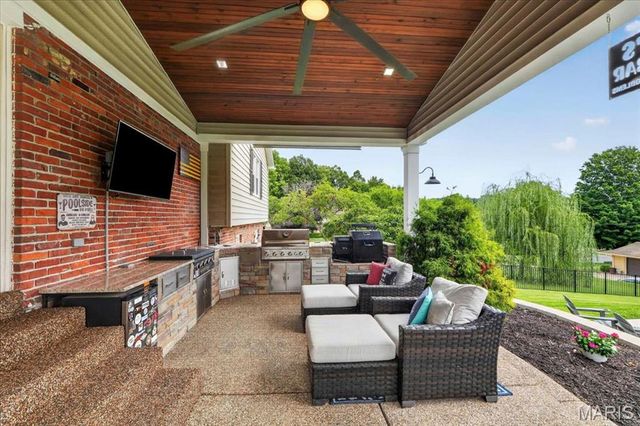 20 Shawnee Drive, St Charles, MO 63301