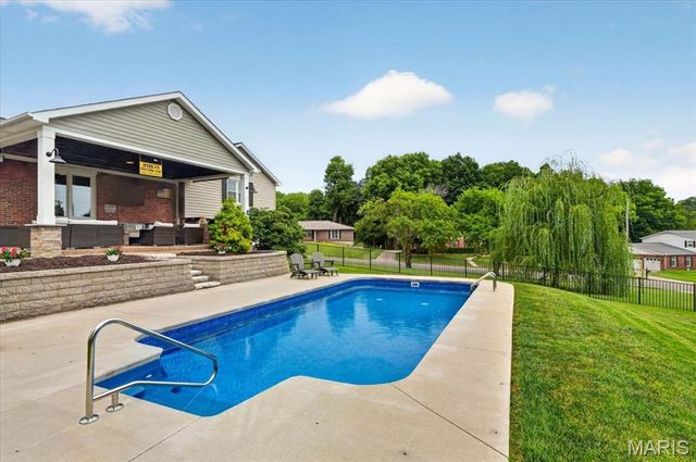20 Shawnee Drive, St Charles, MO 63301