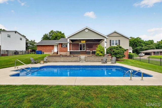 20 Shawnee Drive, St Charles, MO 63301