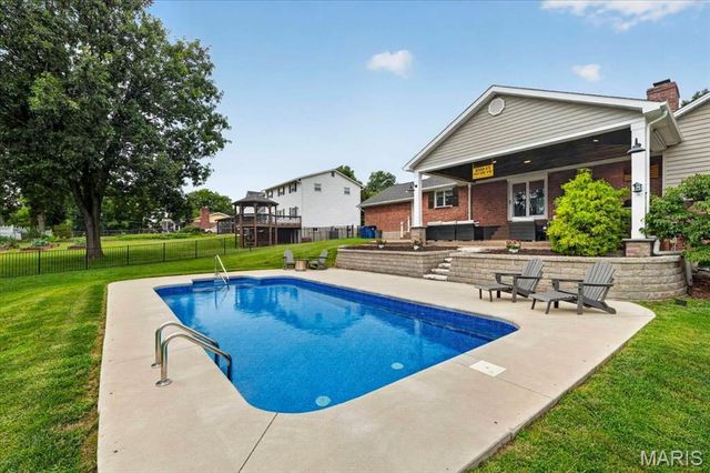 20 Shawnee Drive, St Charles, MO 63301