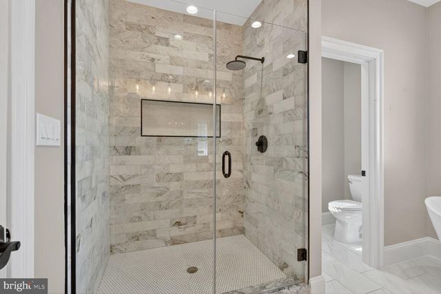 2808 W GEORGE MASON RD, Falls Church, VA 22042