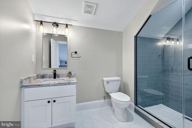 2808 W GEORGE MASON RD, Falls Church, VA 22042