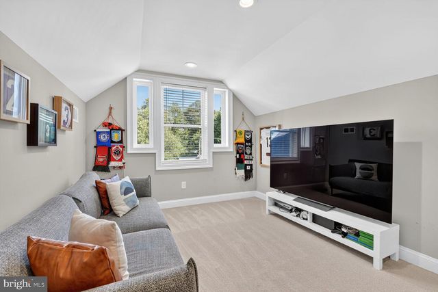 2808 W GEORGE MASON RD, Falls Church, VA 22042