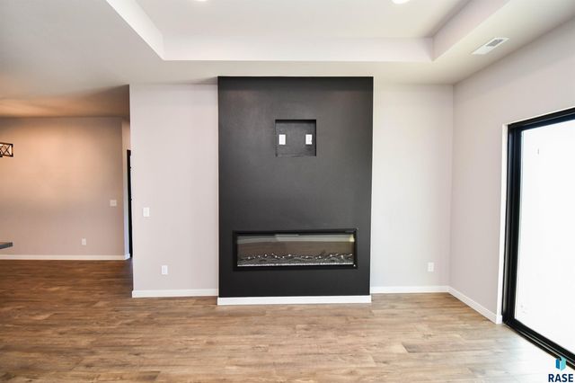 1405 N Alinia Ave Avenue, Tea, SD 57064