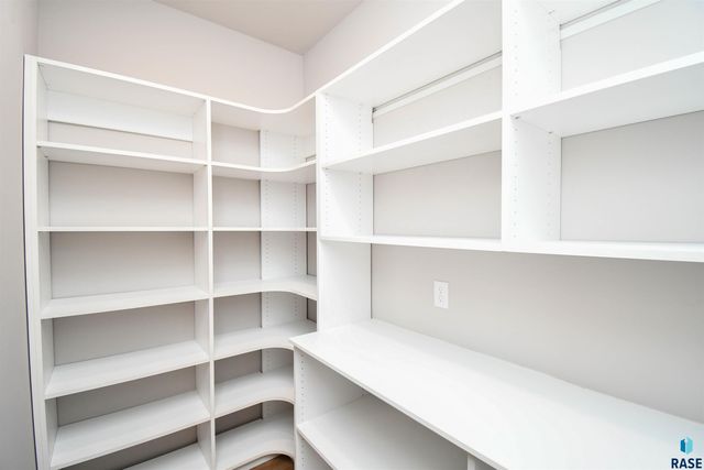 1405 N Alinia Ave Avenue, Tea, SD 57064