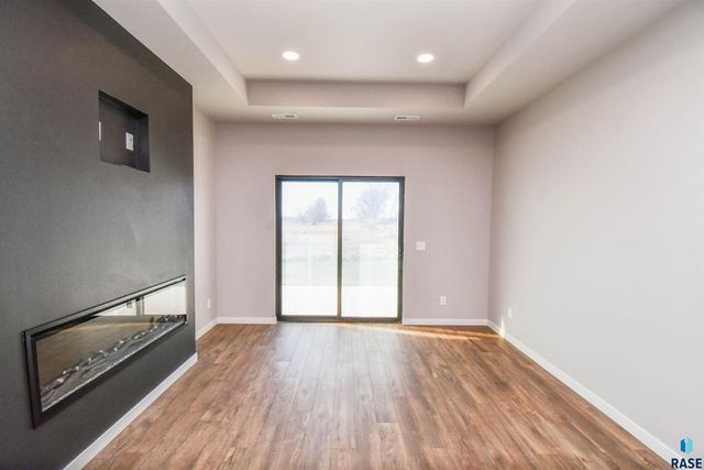 1405 N Alinia Ave Avenue, Tea, SD 57064