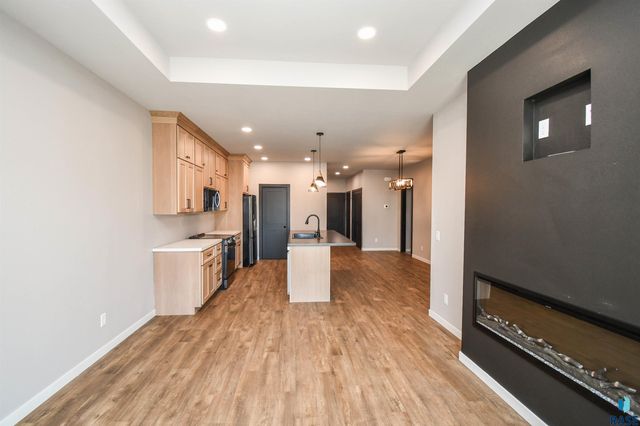 1405 N Alinia Ave Avenue, Tea, SD 57064