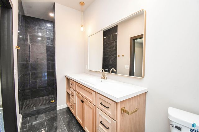 1405 N Alinia Ave Avenue, Tea, SD 57064