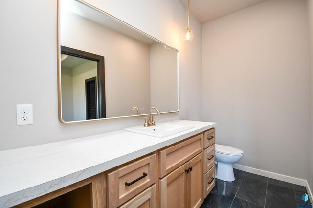 1405 N Alinia Ave Avenue, Tea, SD 57064