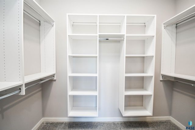 1405 N Alinia Ave Avenue, Tea, SD 57064