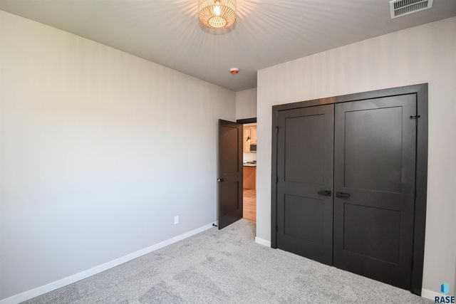 1405 N Alinia Ave Avenue, Tea, SD 57064