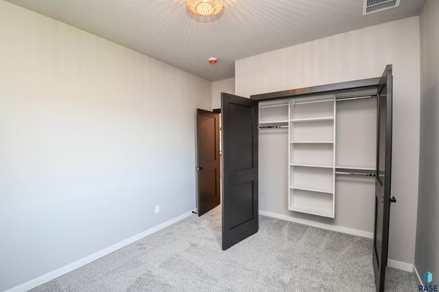 1405 N Alinia Ave Avenue, Tea, SD 57064