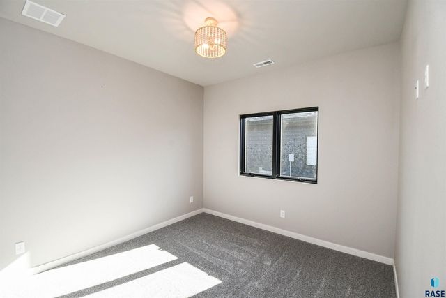 1405 N Alinia Ave Avenue, Tea, SD 57064