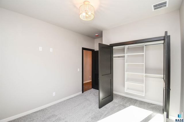 1405 N Alinia Ave Avenue, Tea, SD 57064