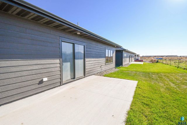 1405 N Alinia Ave Avenue, Tea, SD 57064