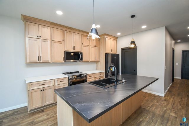 1405 N Alinia Ave Avenue, Tea, SD 57064