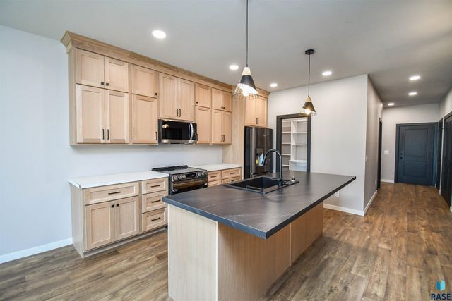 1405 N Alinia Ave Avenue, Tea, SD 57064