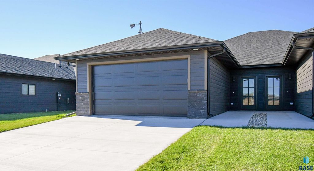 1405 N Alinia Ave Avenue, Tea, SD 57064