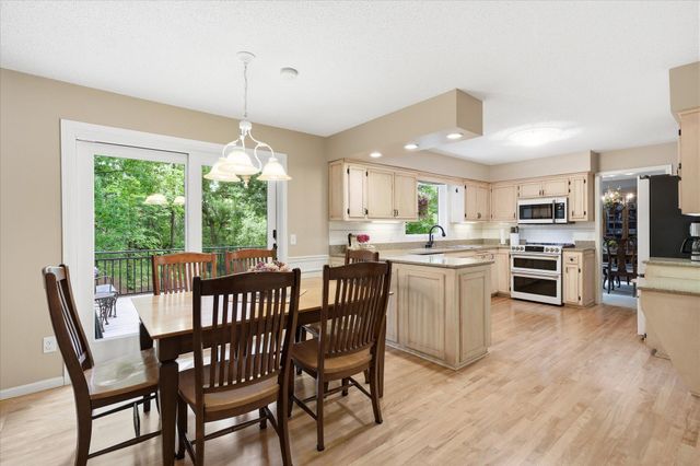 1308 Summit Oaks Drive, Burnsville, MN 55337