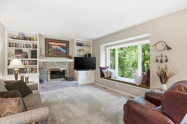 1308 Summit Oaks Drive, Burnsville, MN 55337