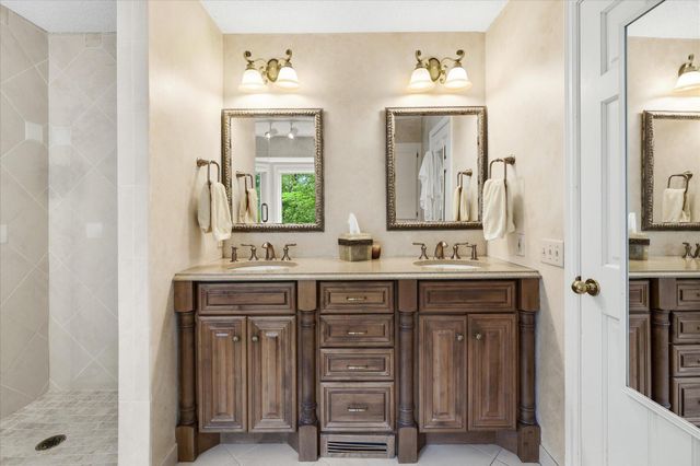 1308 Summit Oaks Drive, Burnsville, MN 55337