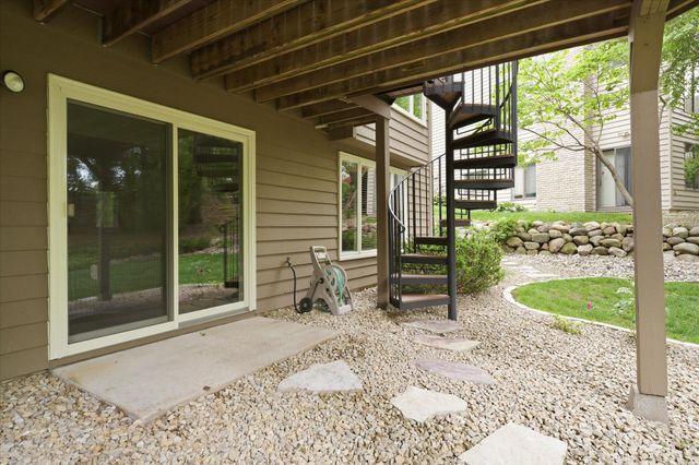 1308 Summit Oaks Drive, Burnsville, MN 55337