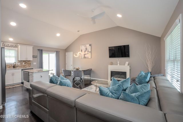 226 Pennant Avenue, Beachwood, NJ 08722