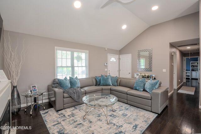 226 Pennant Avenue, Beachwood, NJ 08722