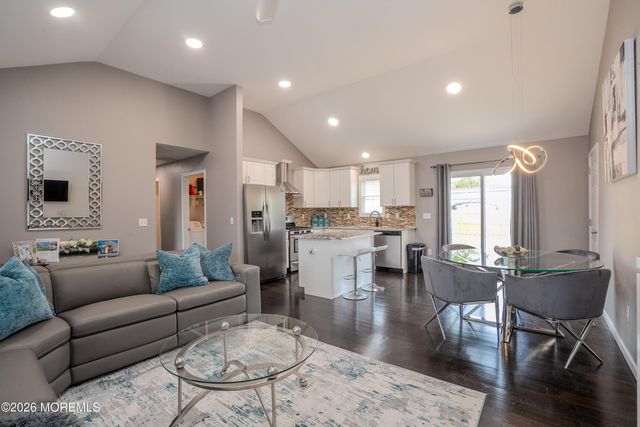 226 Pennant Avenue, Beachwood, NJ 08722
