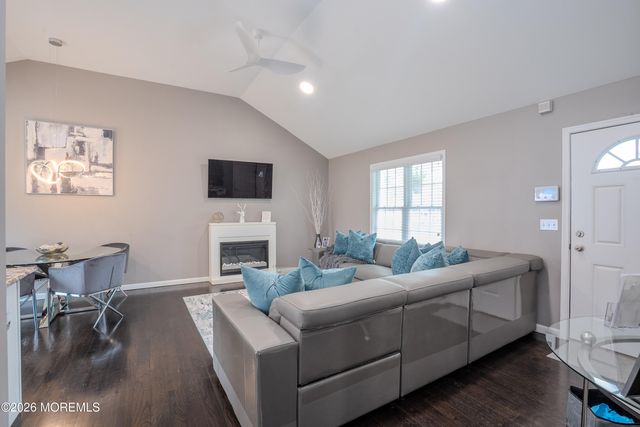 226 Pennant Avenue, Beachwood, NJ 08722