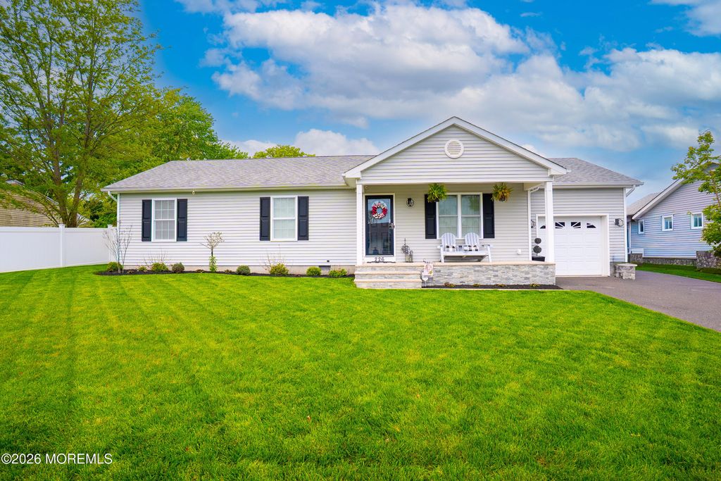 226 Pennant Avenue, Beachwood, NJ 08722