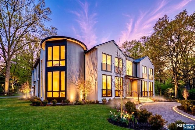 11 Roberts Road, Englewood Cliffs, NJ 07632