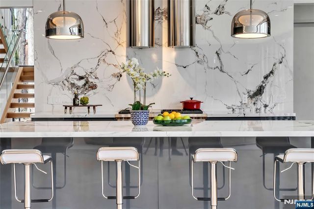 11 Roberts Road, Englewood Cliffs, NJ 07632