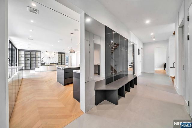 11 Roberts Road, Englewood Cliffs, NJ 07632