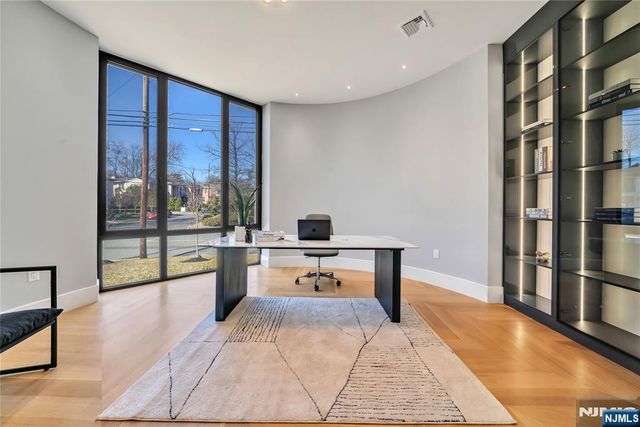 11 Roberts Road, Englewood Cliffs, NJ 07632