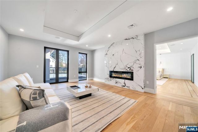 11 Roberts Road, Englewood Cliffs, NJ 07632