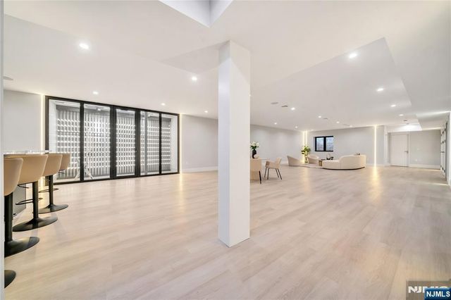 11 Roberts Road, Englewood Cliffs, NJ 07632