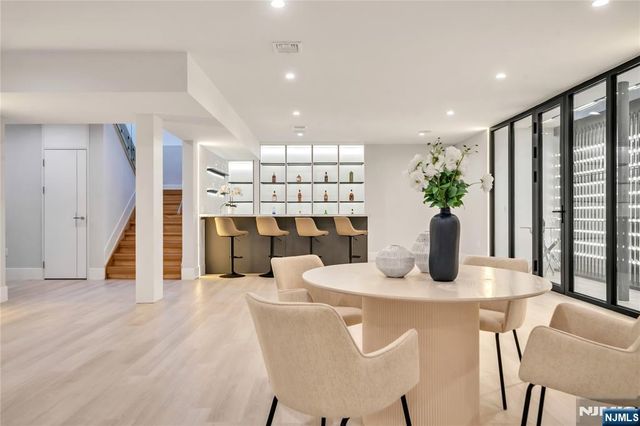 11 Roberts Road, Englewood Cliffs, NJ 07632