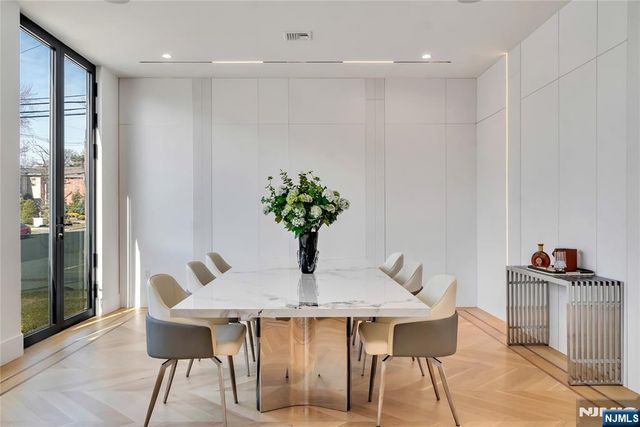 11 Roberts Road, Englewood Cliffs, NJ 07632