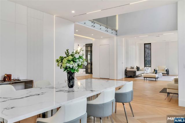 11 Roberts Road, Englewood Cliffs, NJ 07632