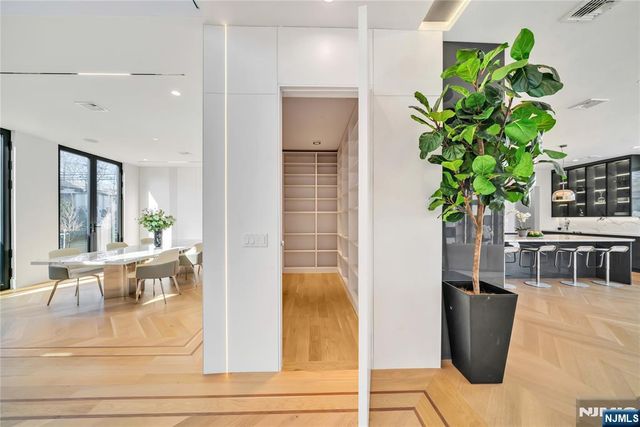 11 Roberts Road, Englewood Cliffs, NJ 07632