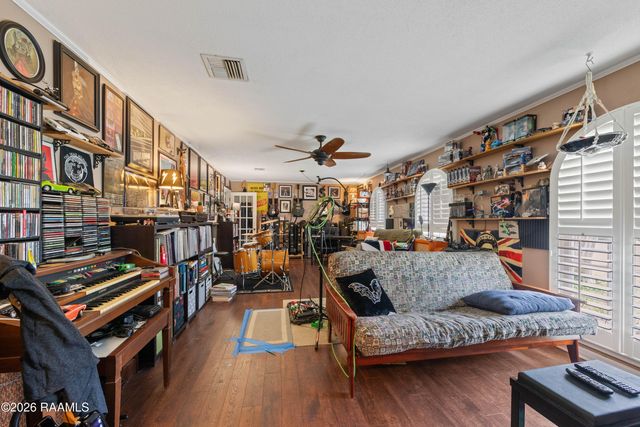 903 Oak Drive, Breaux Bridge, LA 70517